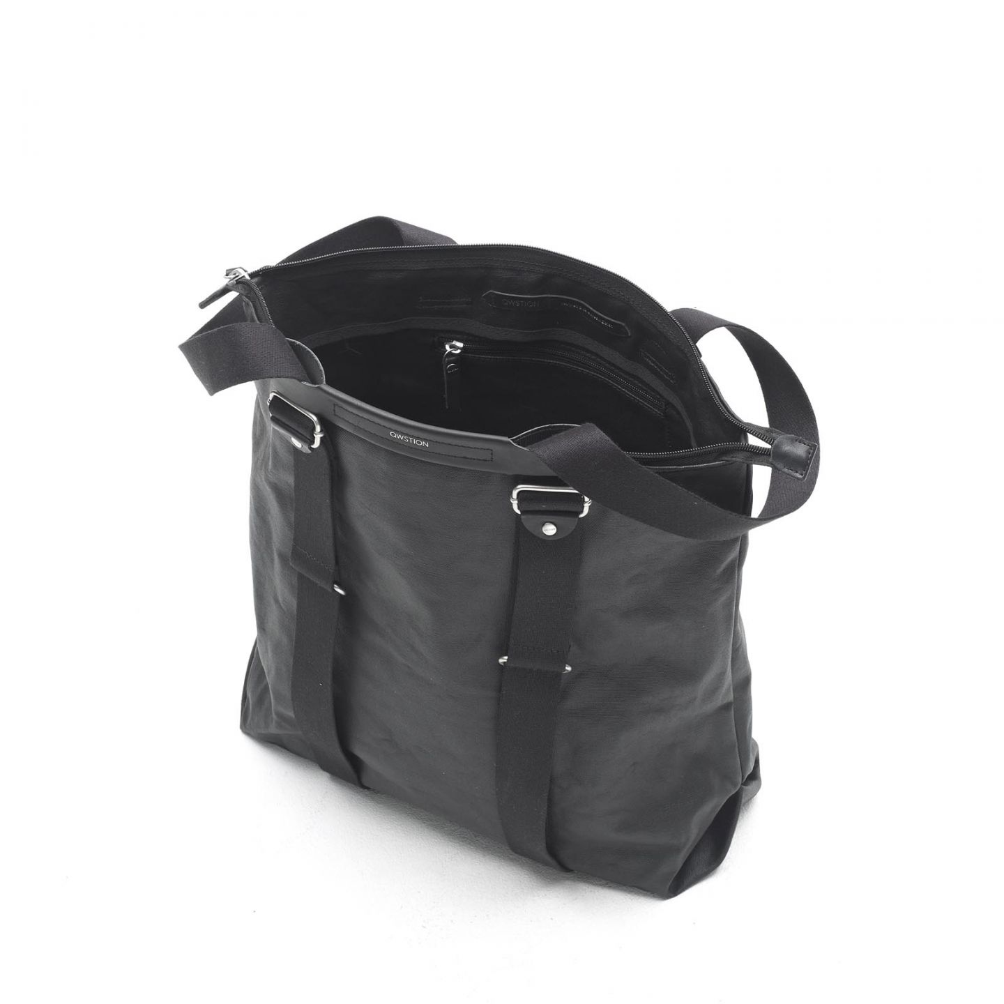 QWSTION SIMPLE ZIPSHOPPER ORGANIC JET BLACK | Qwstion shopper/backpack