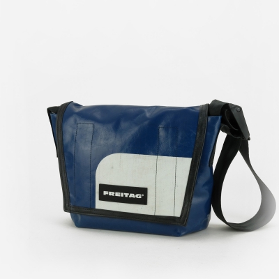 FREITAG :: LASSIE F11 :: Messenger classic, size Small.